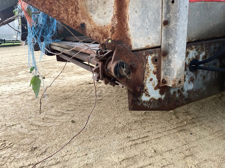 #403-•-new-idea-manure-spreader-image-19