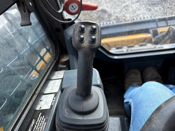 2021-deere-325g-image-23