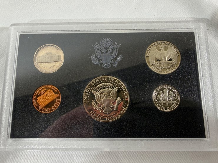 #40044-•-(10)-u.s.-mint-coinsets-from-1980's-image-24