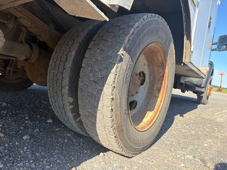 2016-ford-f550-image-13