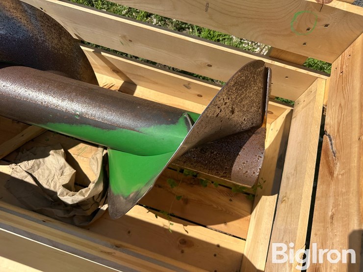 john-deere-x9-combine-unloading-auger-image-20