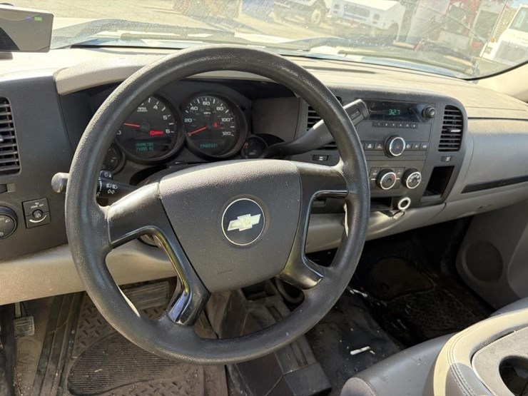 2011-chevrolet-silverado-1500-image-13
