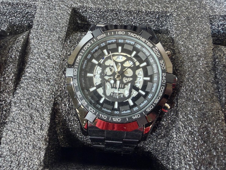 #84579-•-box-of-invicta-watches-image-6