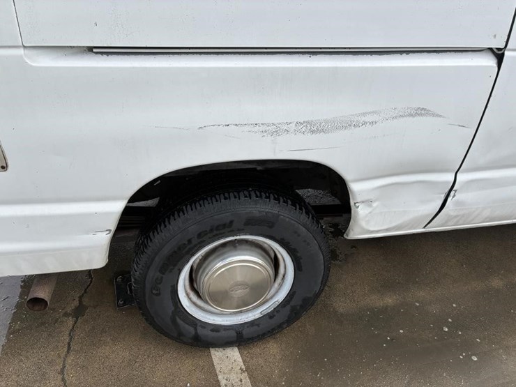 2001-ford-e250-image-8