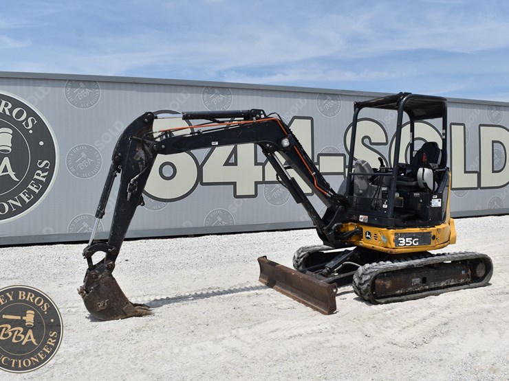2020-deere-35g-image-9