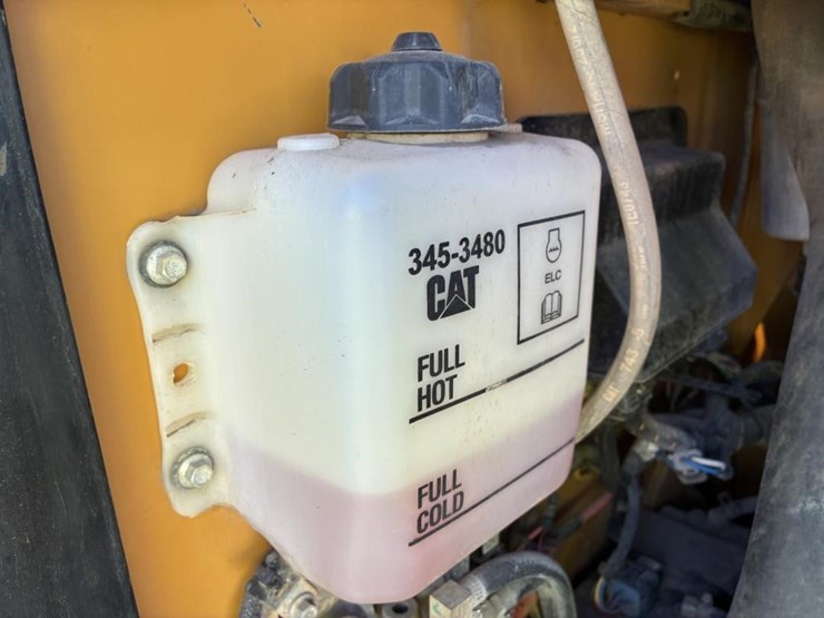 2015-caterpillar-262d-image-30
