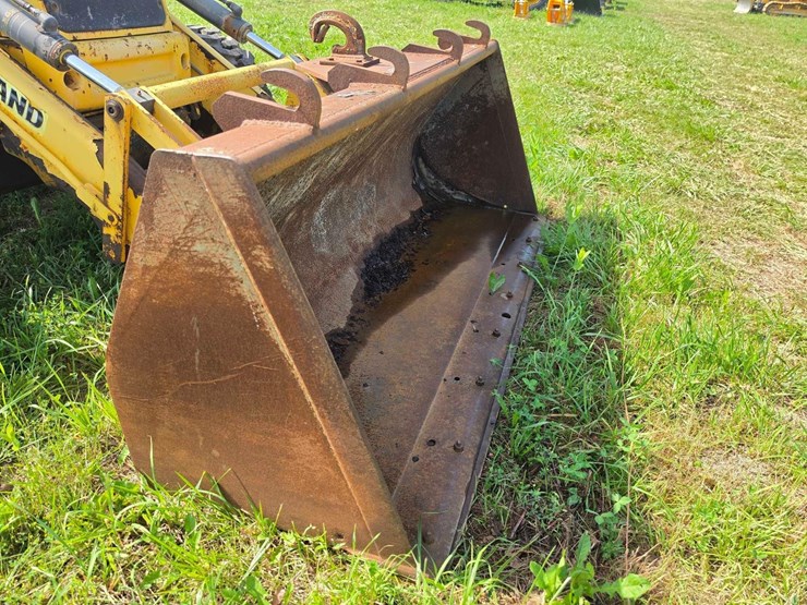 new-holland-b95-image-13