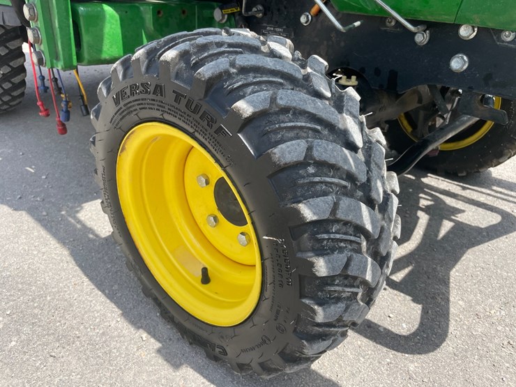 2024-john-deere-1025r-image-11