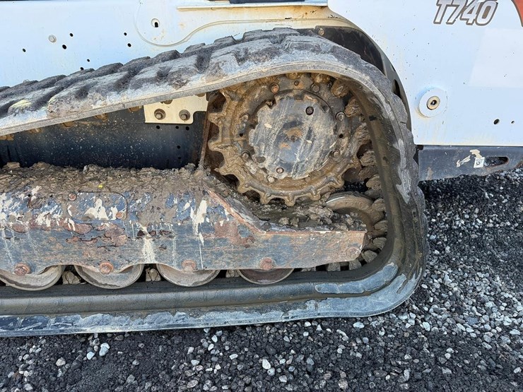 2019-bobcat-t740-image-18