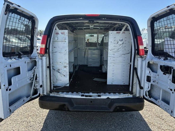 2008-chevrolet-express-3500-image-15