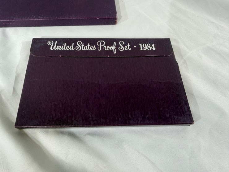 #40044-•-(10)-u.s.-mint-coinsets-from-1980's-image-11