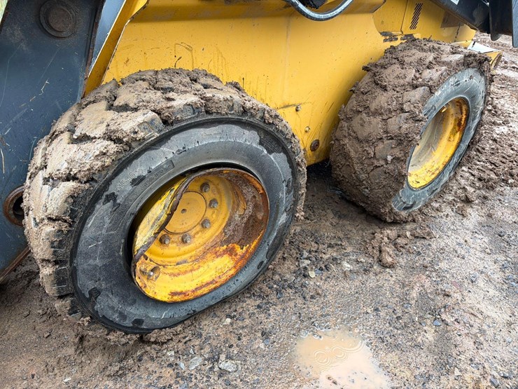 deere-326e-image-7