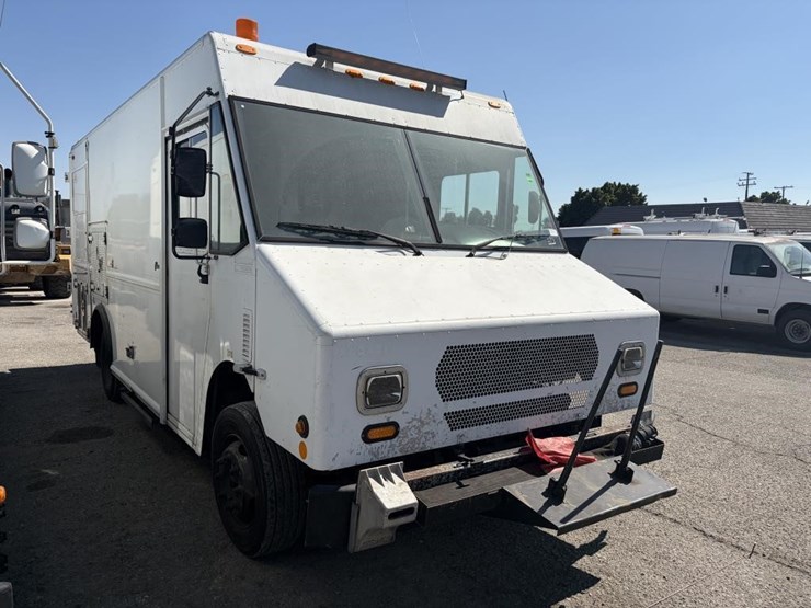 2008-workhorse-w62-image-2