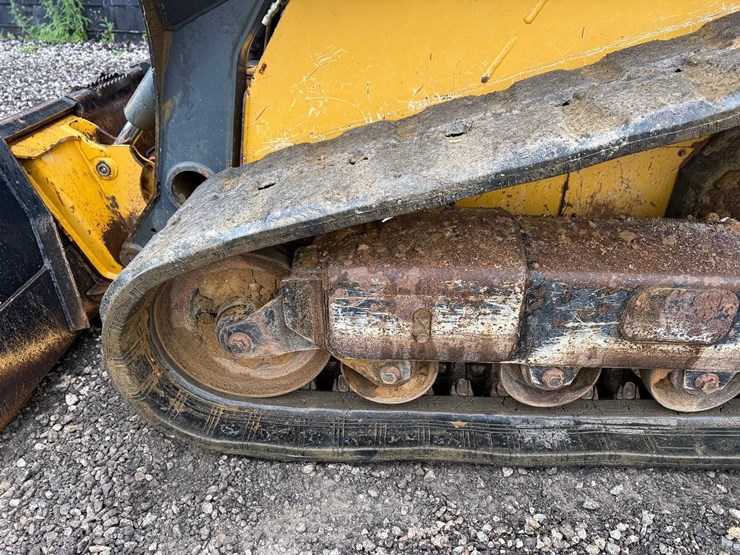 2018-deere-323e-image-17