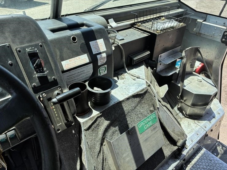 2002-workhorse-p42-image-24