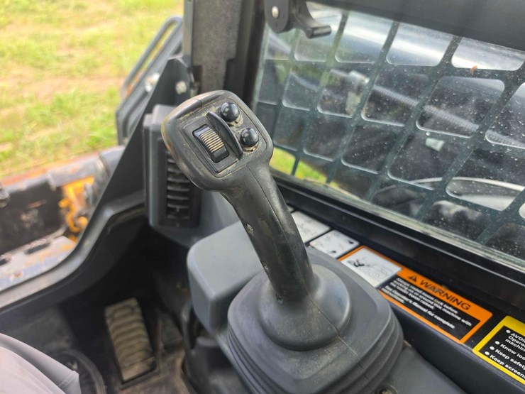 2022-deere-325g-image-20