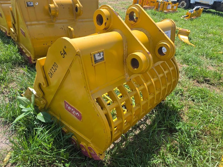 caterpillar-320-image-4