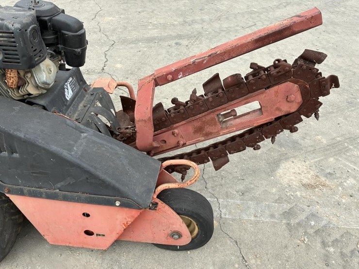 2000-ditch-witch-1030h-image-6