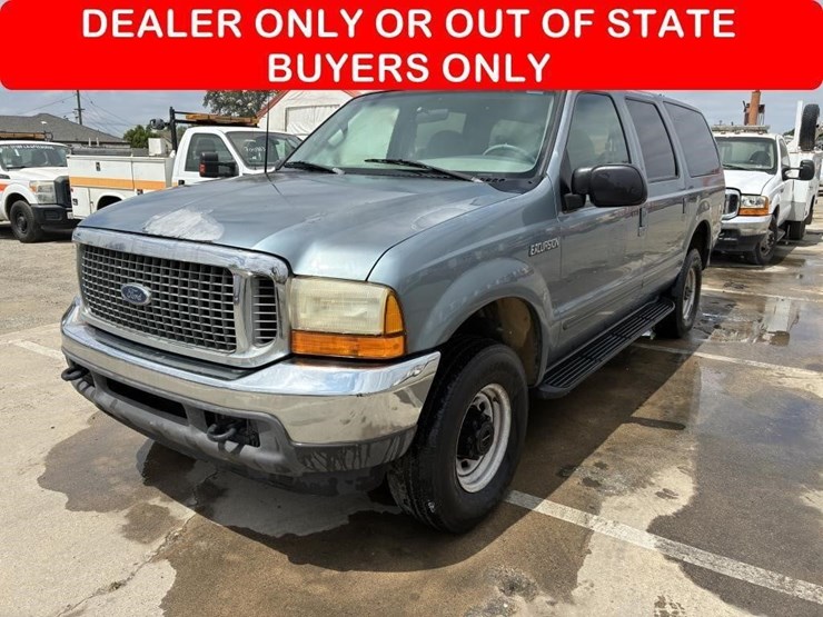 2000-ford-excursion-image-1