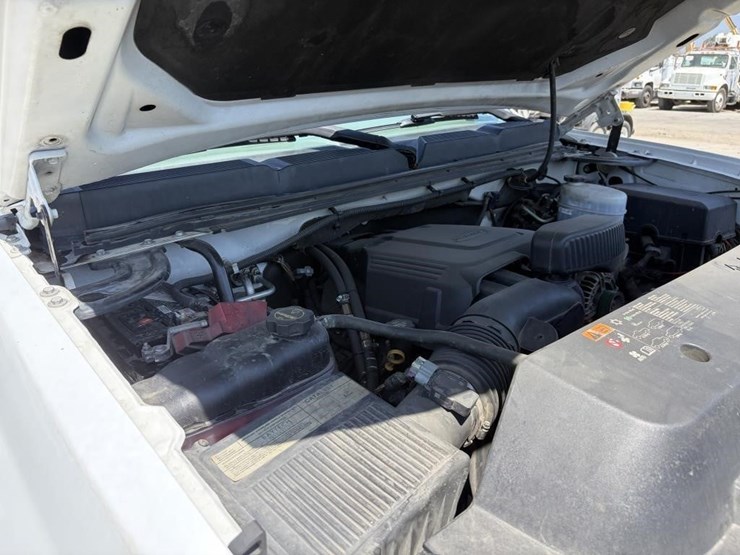 2011-chevrolet-silverado-2500-image-8