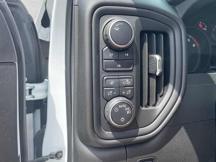 2025-chevrolet-2500-image-46