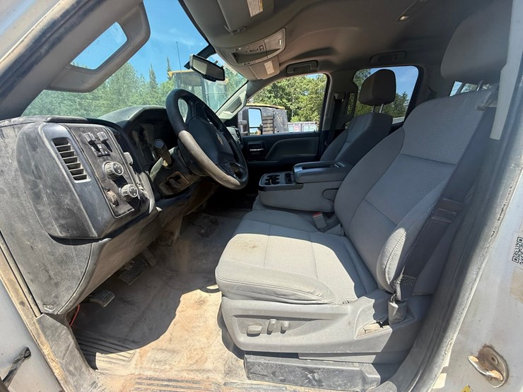 2019-chevrolet-2500hd-image-54