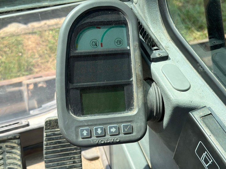 volvo-ew180b-image-32