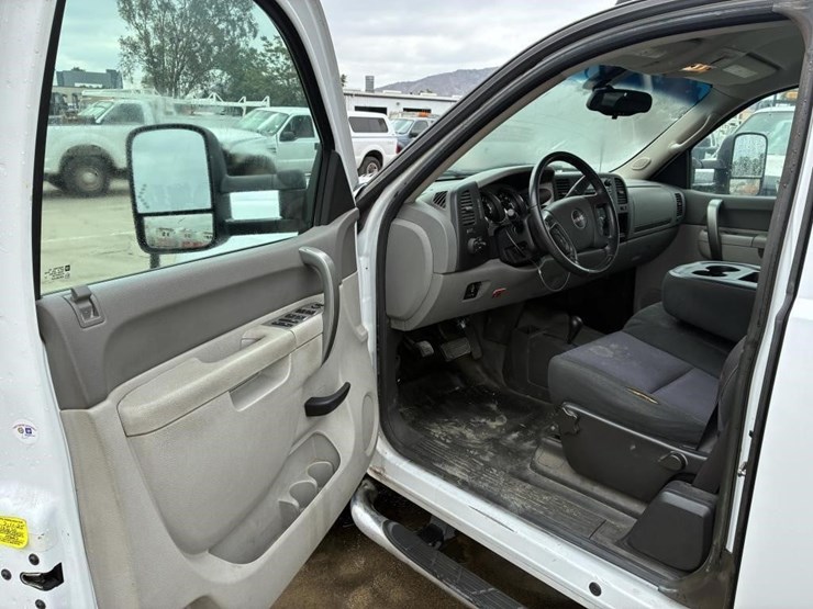 2012-gmc-sierra-2500-image-18