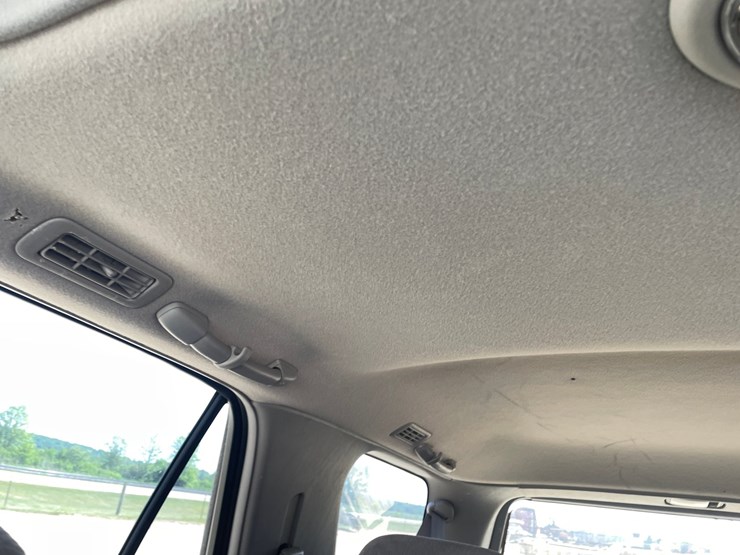 2003-toyota-sequoia-image-98