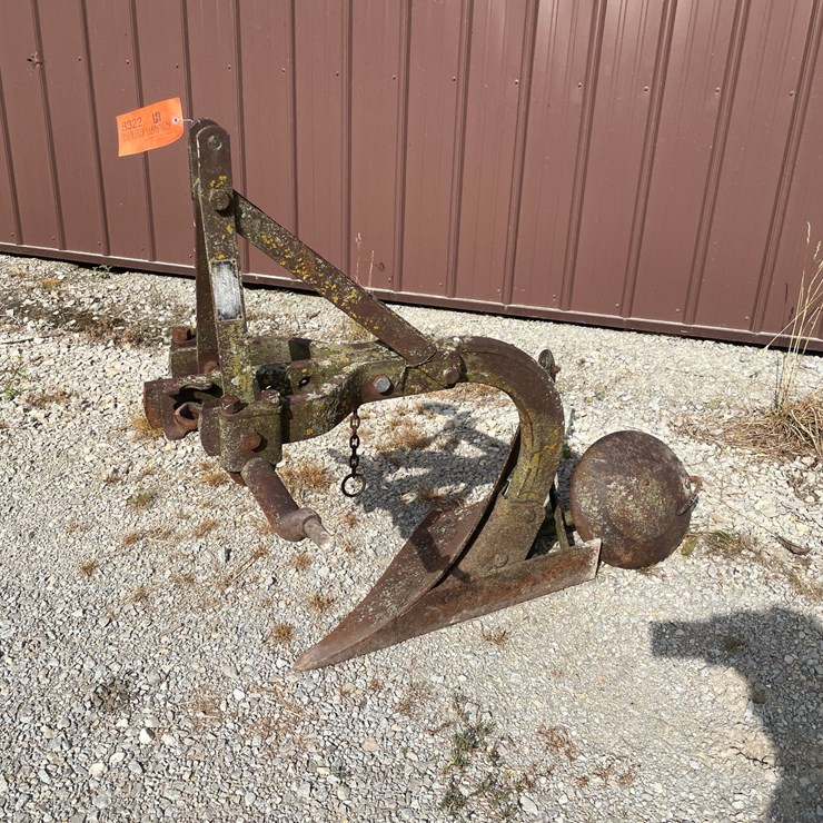 #8322 • Ferguson 3-Point 1-Bottom Plow