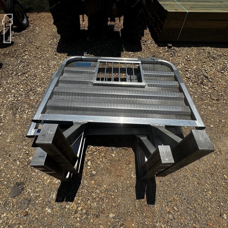 MERRITT ALUMINUM HEADACHE RACK