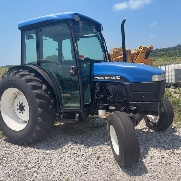 NEW HOLLAND TN65D