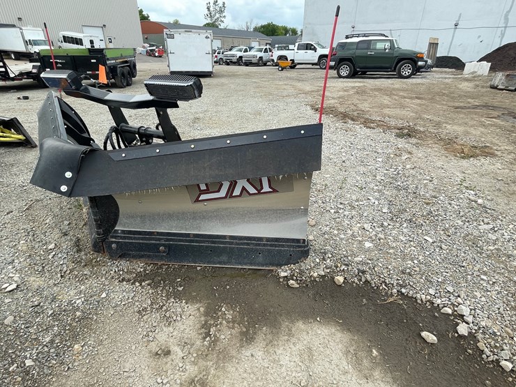 #4870-•-2025-boss-9'2"-stainless-dxt-v-plow-image-2