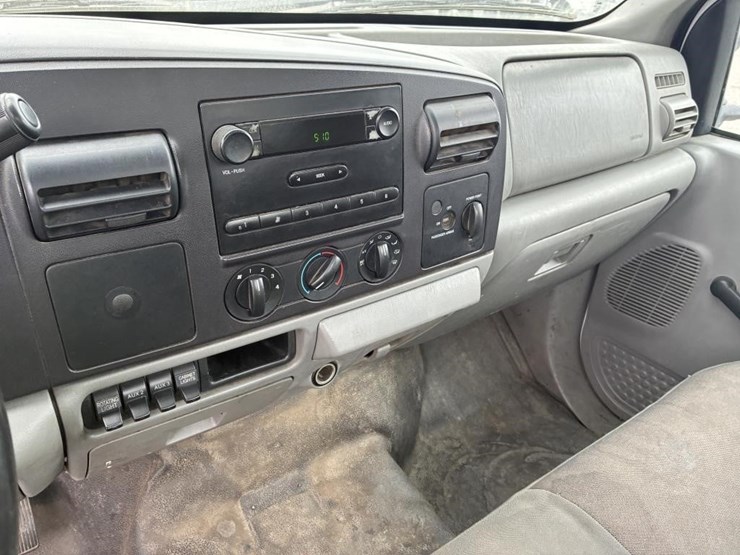 2005-ford-f450-image-17