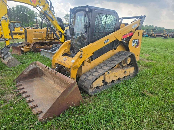 2021-caterpillar-299d3-image-3