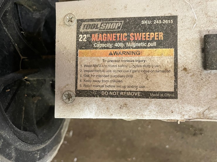 #7934-•-tool-shop-22"-magnetic-sweeper-image-5