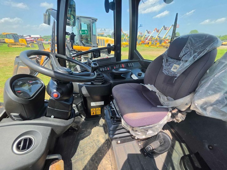 2021-jcb-409-image-17