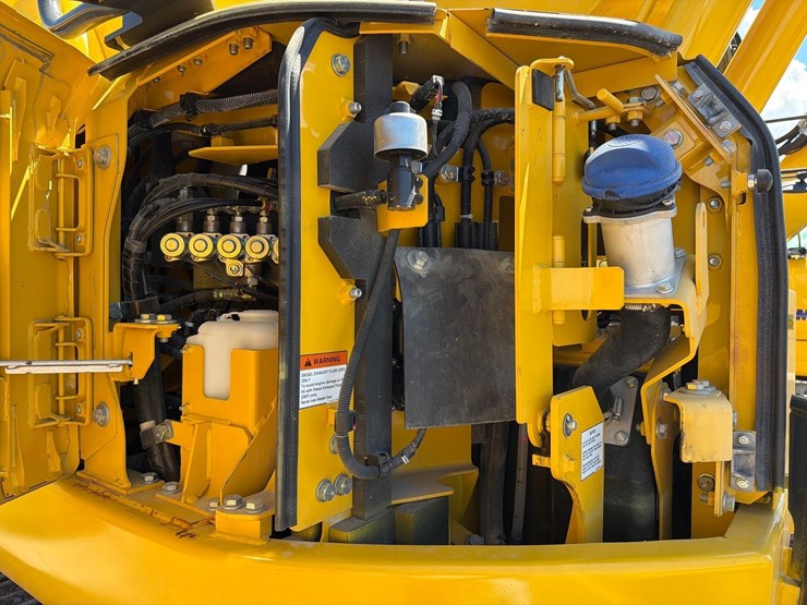komatsu-pc238us-lc-11-image-13