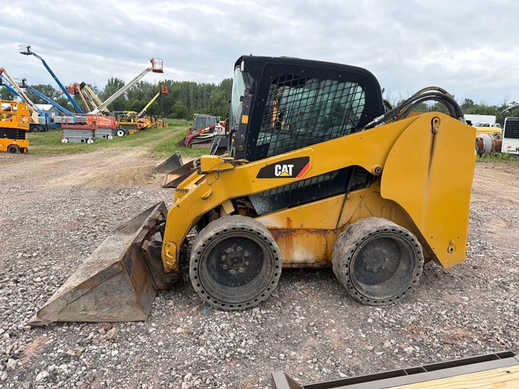 caterpillar-256c-image-1