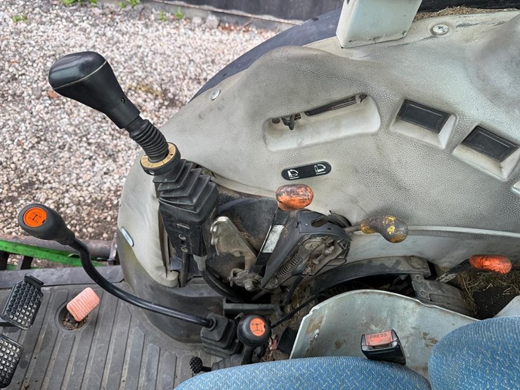 new-holland-t4030-image-25