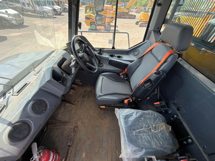 2024-deere-260p-image-13