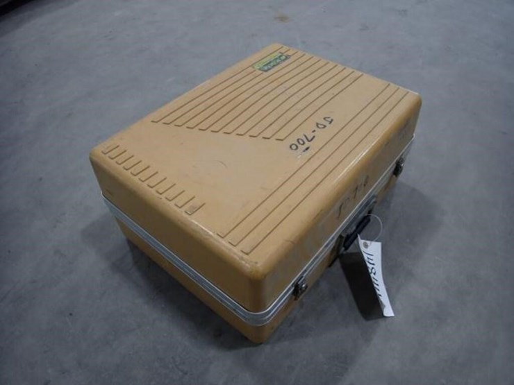 john-deere-700-image-1