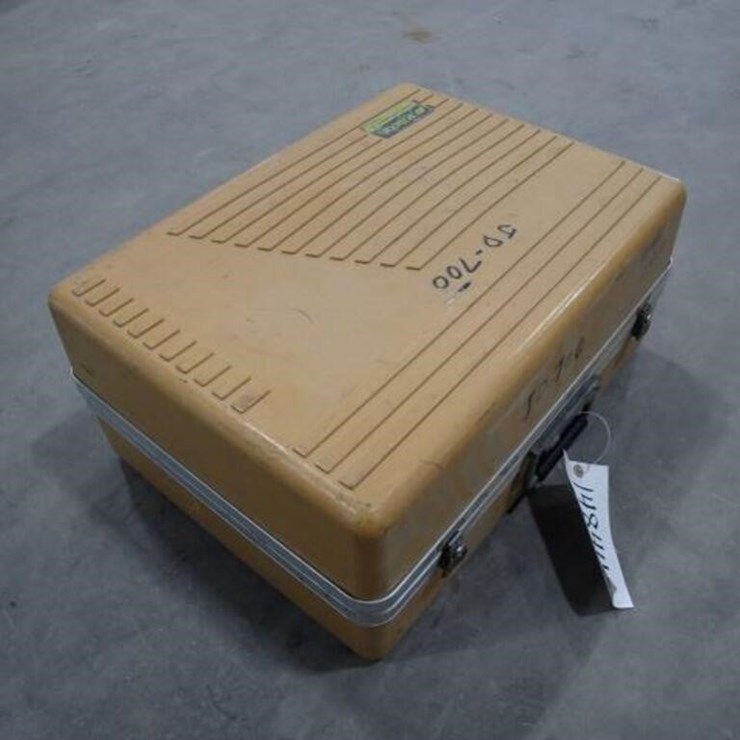 JOHN DEERE 700