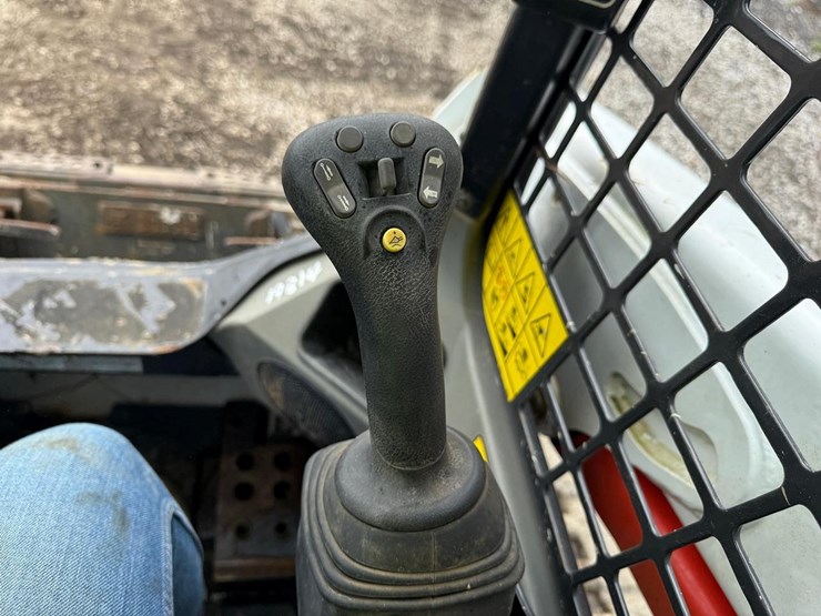 2022-bobcat-t550-image-20