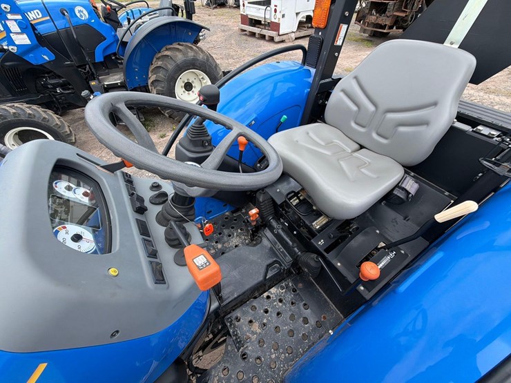 new-holland-workmaster-70-image-17