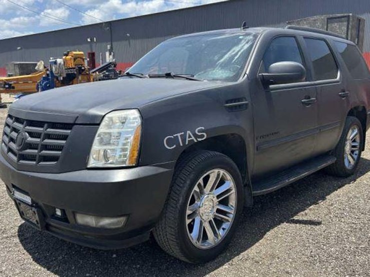 2008-cadillac-escalade-image-1