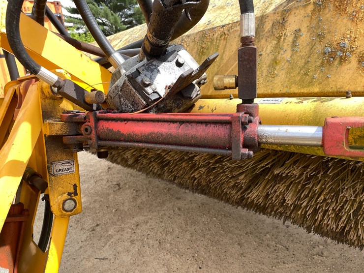 #3433-•-mb-tough-brush-broom-image-33