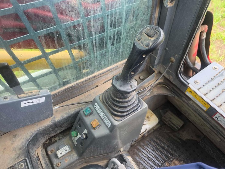 2008-takeuchi-tl8-image-21
