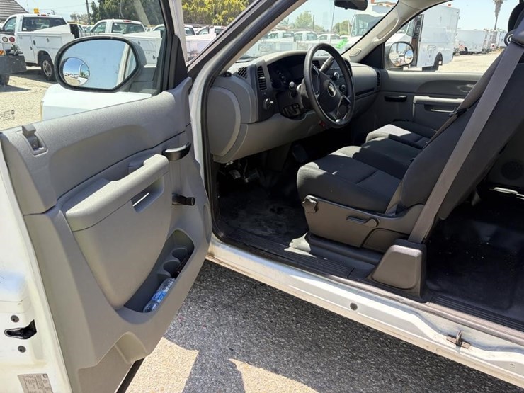 2011-chevrolet-1500-image-12