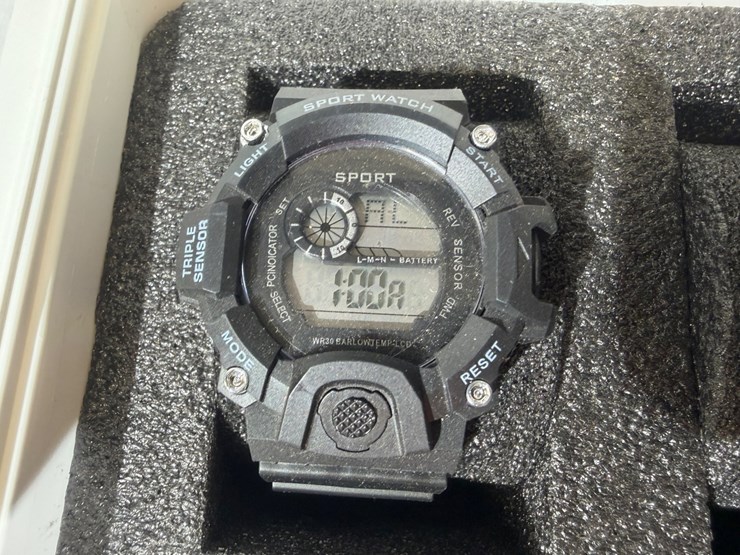 #84576-•-box-of-invicta-watches-image-8